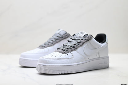 Nike Air Force 1 ’07 Low-Top Sneakers