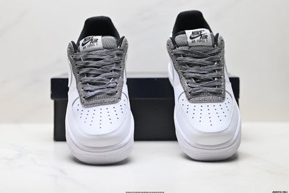 Nike Air Force 1 ’07 Low-Top Sneakers