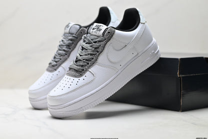 Nike Air Force 1 ’07 Low-Top Sneakers