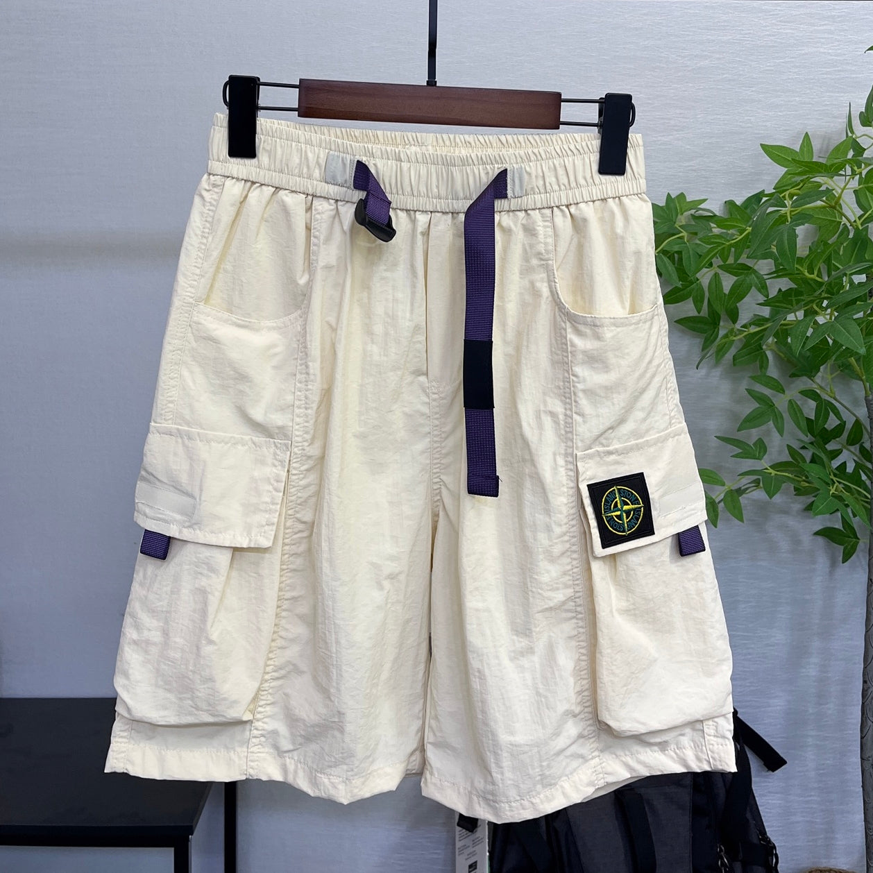Stone Island Utility-style oversized-pocket shorts