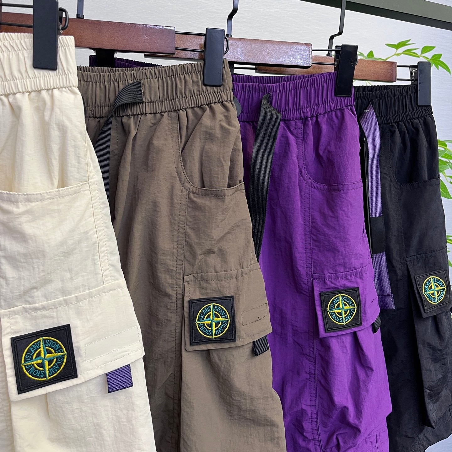 Stone Island Utility-style oversized-pocket shorts